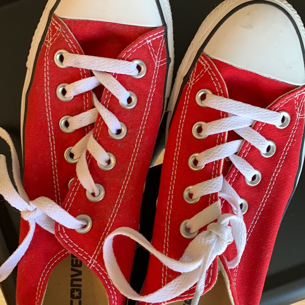 Converse (red)